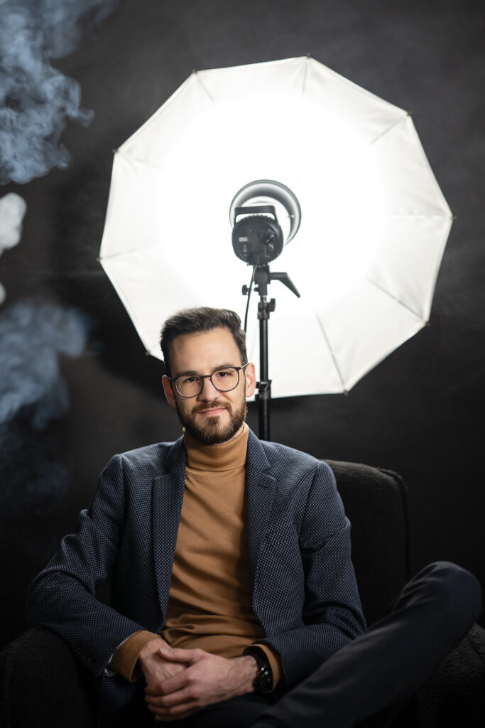 Steffen Büchter sitzend Foto